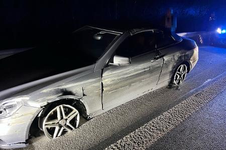 Stark beschädigtes Unfallauto auf der A2