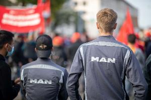 Beim Bus- und Lastwagenhersteller MAN gibt es eine Einigung zum geplanten Stellenabbau. 