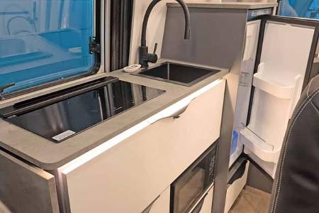 Küchenzeile, Kühlschrank, Herd