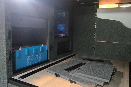 Stauraum im Heck, Lithium-Batterie