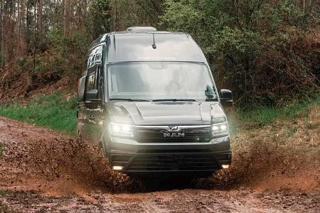 Offroad-Fahrt, Matsch, Campingbus