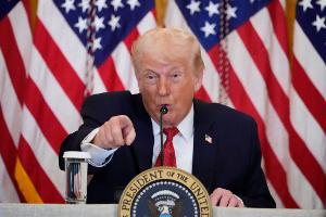 Trump droht Gegnern seiner Grönland-Pläne mit Zöllen. 