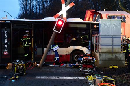 Ein Mensch stirbt bei dem Zusammenstoß.