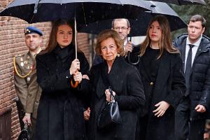 Die spanische Königsfamilie hat bei einer Trauerfeier Abschied von Irene von Griechenland, der Schwester der spanischen Altkönigin Sofía, genommen. 