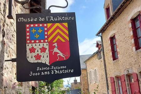 Frankreich, Westfrankreich, Pays de la Loire, Saint-Suzanne, Altstadt