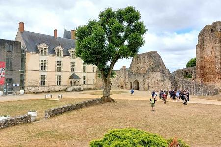Frankreich, Westfrankreich, Pays de la Loire, Saint-Suzanne, Renaissancebau