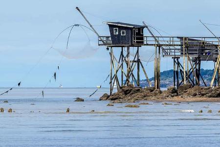 Frankreich, Westfrankreich, Pays de la Loire, Fischerhütten, Stelzen