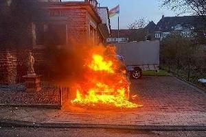 Auto in Vollbrand