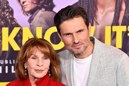 Senta Berger gestürzt: Ihr Sohn Simon Verhoeven gibt Gesundheitsupdate