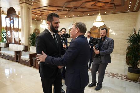 Im Oktober traf Außenminister Johann Wadephul (CDU) den syrischen Übergangspräsidenten, Ahmed al-Scharaa, in Damaskus. (Archivfoto)