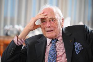 Mit einem Fake-Video von Reinhold Würth versuchen Betrüger, groß Kasse zu machen. (Archivbild)