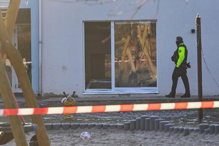 Ein Kind stirbt in einer Berliner Kita bei einem Unfall. 