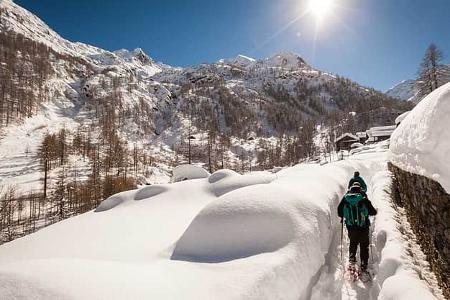 Winterwandern, Camping, Berge, Italien