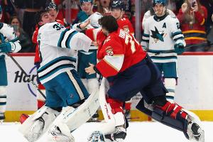 Fliegende Fäuste: Goalie-Fight in der NHL