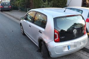 Der geparkte VW wurde stark beschädigt.