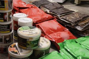 Nicht versteuerter Wasserpfeifentabak im Keller (Quelle: Presse Hauptzollamt Rosenheim)
