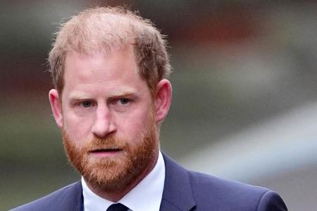 Prinz Harry ist einen Tag früher als erwartet in den Zeugenstand getreten.