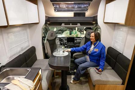 Sitzgruppe, Längsbänke