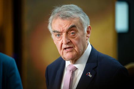 Innenminister Herbert Reul besichtigte den Tatort. (Archivbild)