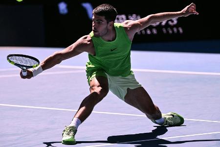 Alcaraz locker gegen Zocker Moutet - Medwedew in fünf Sätzen