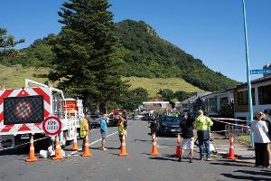 Mindestens sechs Menschen werden nach einem Erdrutsch vermisst.
