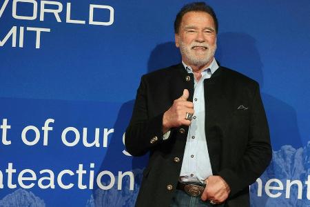 Arnold Schwarzenegger versteigert sich in Kitzbühel selbst