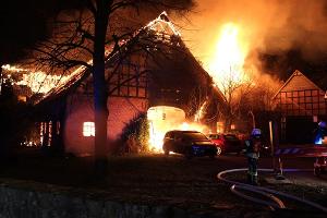 Wohnhaus und Diele brannten nieder. Foto: Polizei Minden-Lübbecke