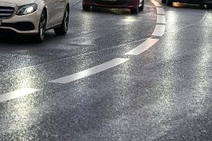 Vorsicht vor überfrierendem Regen. (Archivbild)