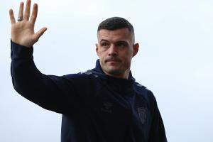 Spiel unterbrochen: Xhaka legt sich mit Fan an