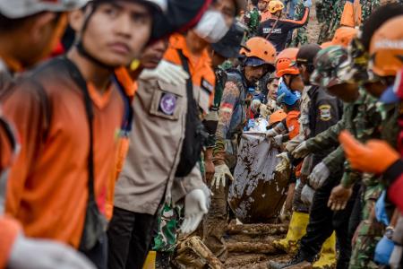 Immer wieder kommt es während der Regenzeit in Indonesien zu Erdrutschen.