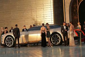 Aznom LÕEpoque mit acht Metern LŠnge