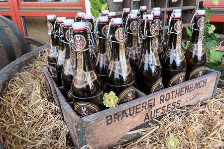  Abstieg vom 514 Meter hohen Walberla-Gipfel.