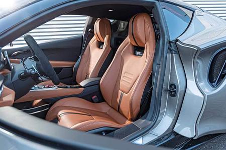 Lotus Emira Turbo SE, Sitze