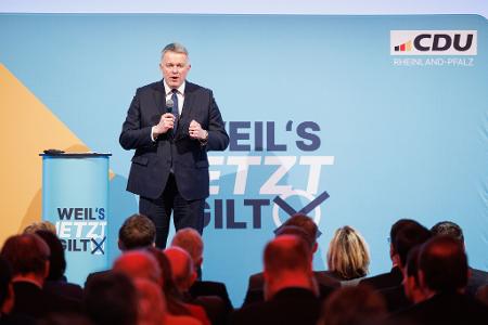 Statt über Einschränkungen bei der Teilzeit zu diskutieren, sollte darüber gesprochen werden, wie es attraktiver werden könne, Vollzeit zu arbeiten, findet Schnieder. (Archivbild)