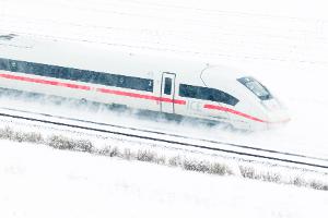  Eingefrorene Weichen waren zum Beispiel in Niedersachsen ein großes Problem.