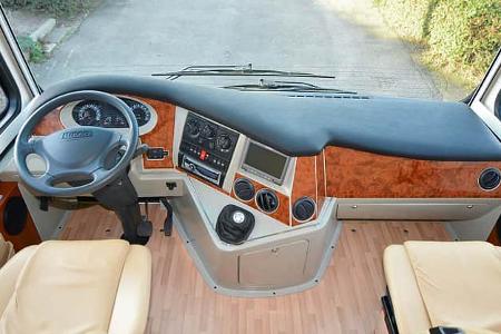 Ein Schmuckstück ist das eigens für den Charisma entworfene Armaturenbrett. 