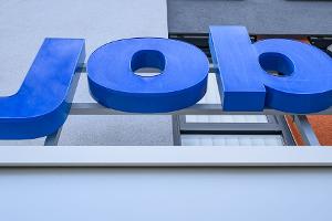 Gut jede und jeder siebte junge Erwerbstätige ist für die ausgeübte Tätigkeit überqualifiziert. (Symbolbild)