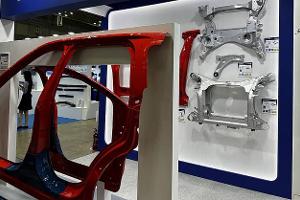 Gestamp Gigastamping Messe Yokohama Seitenteil