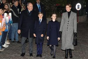 Fürstenfamilie von Monaco: Eleganter Auftritt - mit wildem Detail