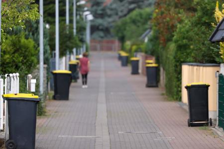 Die Müllabfuhr kommt, also raus mit den Gelben Tonnen!