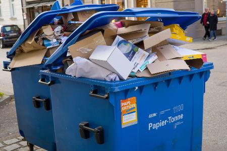 Reichlich Papier und Pappe zur Abholung.