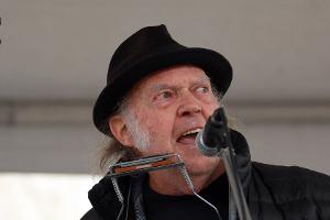 Harte Kritik an Amazon: Neil Young verschenkt seine Musik an Grönland