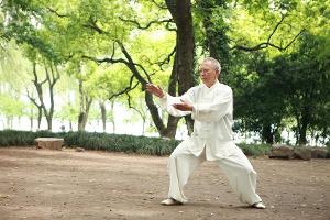 Tai Chi Walking: Der Fitnesstrend für mehr Achtsamkeit