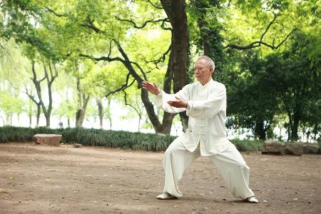 Tai Chi Walking: Der Fitnesstrend für mehr Achtsamkeit