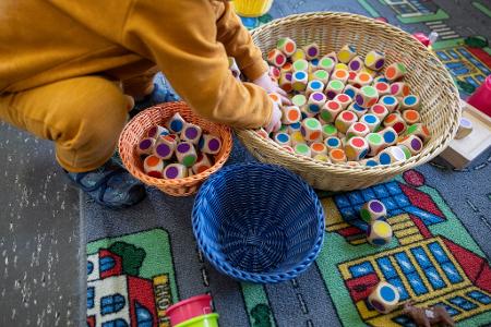 In den Kitas sind ausreichend viele und gut qualifiziert Fachkräfte von zentraler Bedeutung. (Archivbild)