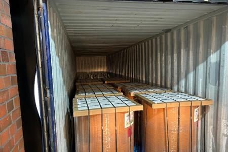 Im Inneren der Papierrollen waren 400 Pakete mit Heroin versteckt, die der Zoll bei einer Röntgenkontrolle im Hamburger Hafen entdeckte. 