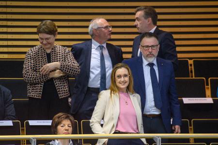 Kathleen Schulze war auf der Besuchertribüne dabei, als ihr Mann zum Ministerpräsidenten gewählt wurde. 