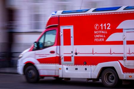 Nach einem tödlichen Badeunfall von zwei Schwestern sind nun die Eltern angeklagt. (Symbolbild)