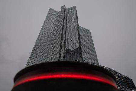 Am Tag vor der Bilanzvorlage fand im Hauptsitz der Bank in Frankfurt eine Razzia des BKA wegen des Verdachts der Geldwäsche statt.