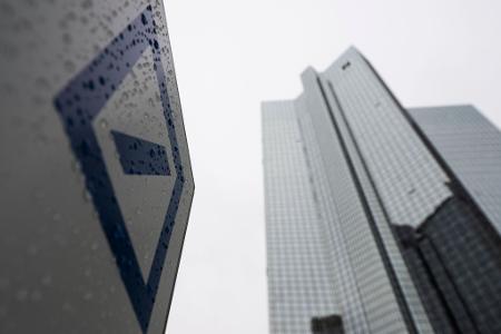 Gute Zahlen, aber erneut Ärger mit der Justiz: Deutsche Bank zieht Bilanz.